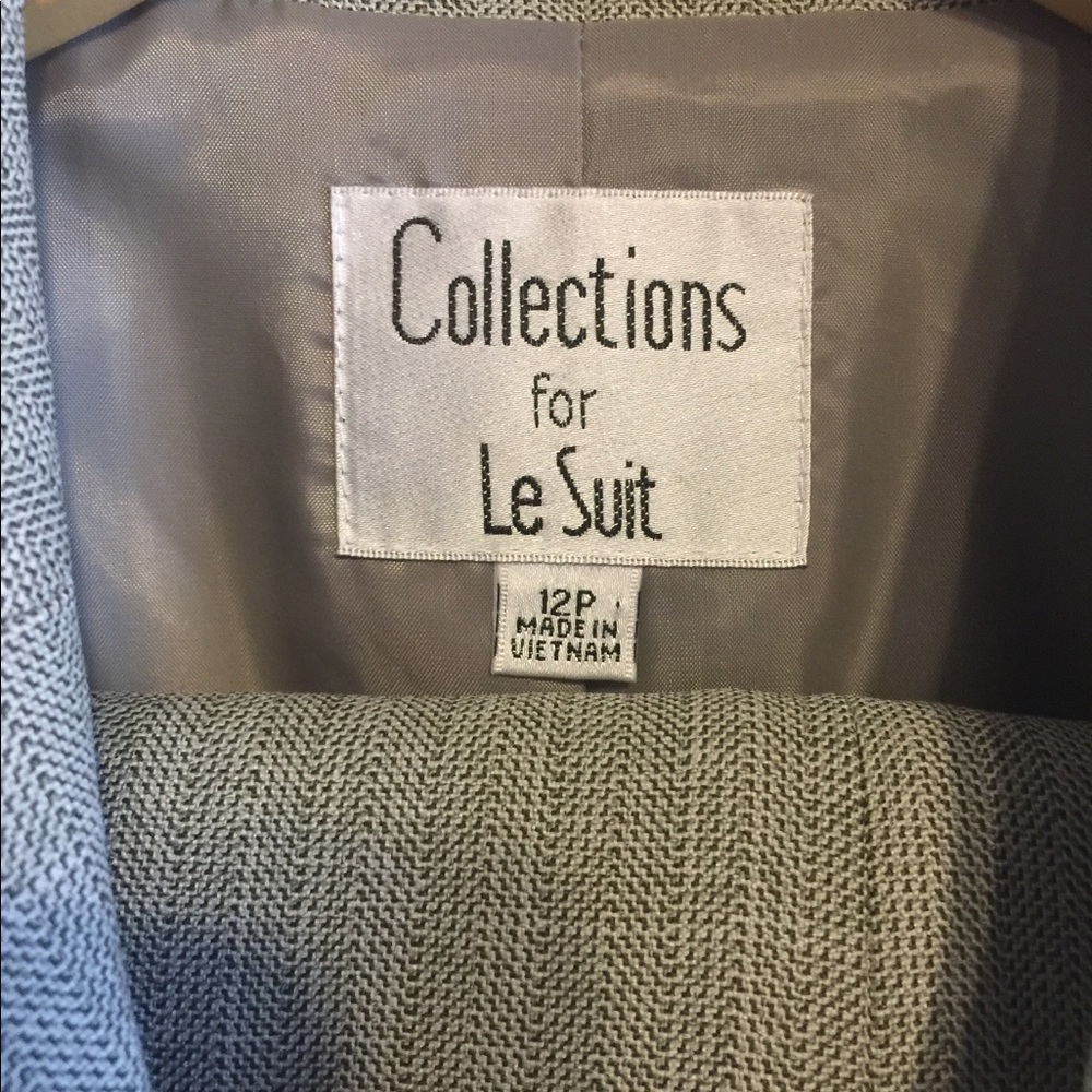 Grey suit - Picture 6 of 8